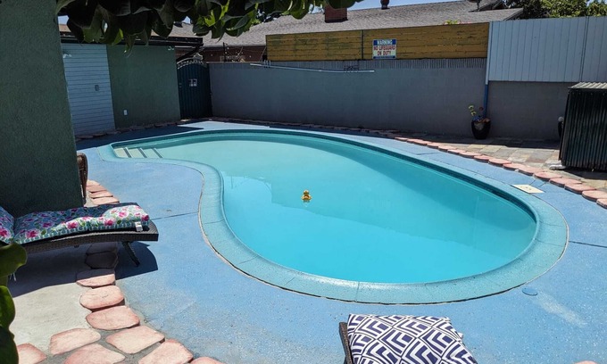 Valinda Casa | Home away from 🏠 City life 🌆and sunny🏖️