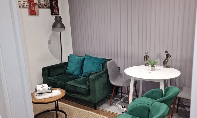 Brierley Hill Apartamento | Home Away From Home.