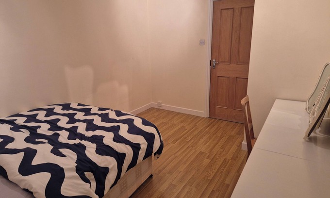 Waltham Cross Casa | Home away from home- a quiet resting place