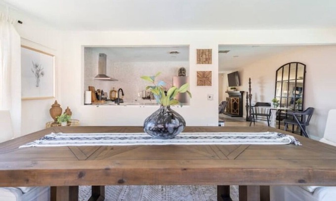 East Hemet Casa | Home away from Home! By WearehomeIE