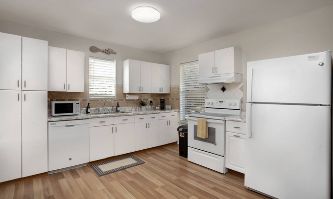 Lake Mary Casa | Home Away From Home, Cozy Bungalow with Speakeasy