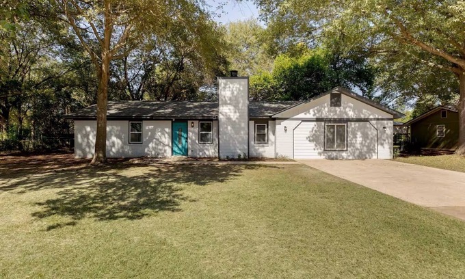 Houston County Casa | Home away from Home: Charming 3-bedroom house in delightful Bonaire with AC WiFi