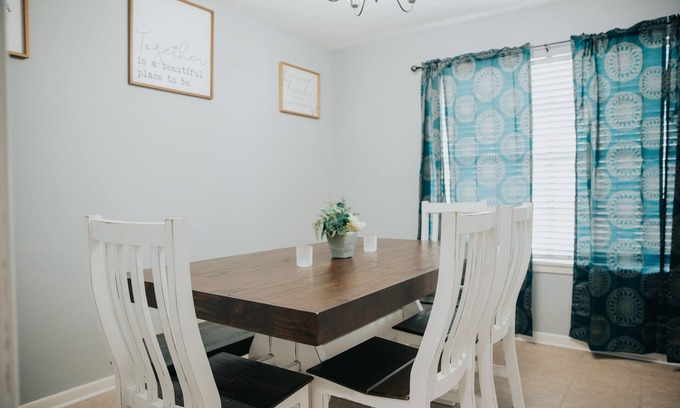 Westlake Casa | Home Away from Home! Located in Central Westlake!