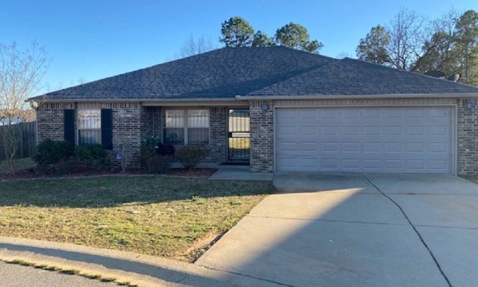 Shannon Hills Cama Y Desayuno | Home Away From Home Master Bedroom - Right Off I-30