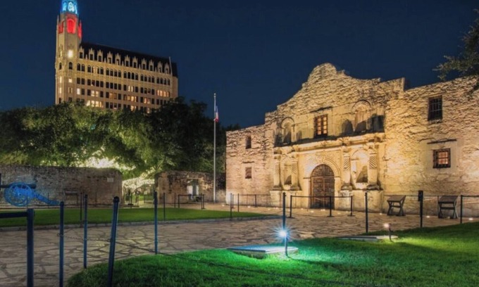 Nevada Street Casa | Home by the Dome! 2BR Downtown San Antonio Alamodome Hemisphere close!\r