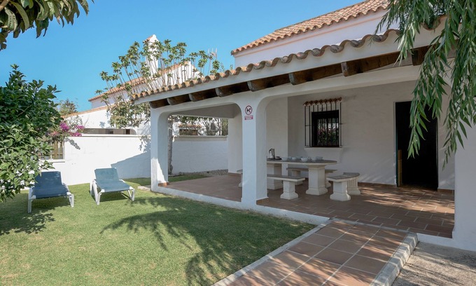 Zahora Casa | Casa "Casa Miguelin" En la playa con amplia terraza y jardín