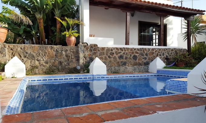 Valle de Guerra Apartamento | Homerez - Appartement for 2 ppl. with shared pool at San Cristóbal de La Laguna