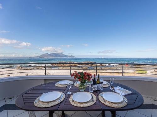 Bloubergstrand Villa | HOME-LYNN, Bloubergstrand