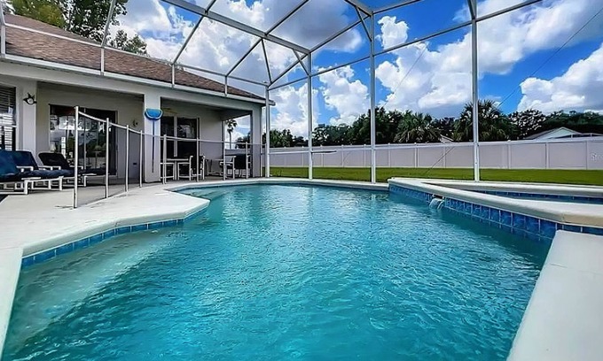Westridge Casa | Home near Disney/golf with screened pool, spa, pool table, foosball, AC, & W/D