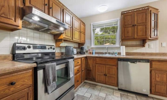 Spanish Lake Casa | Home Near STL Safari Zoo