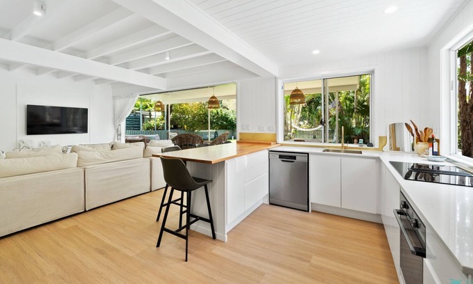 Point Lookout Casa | Home on Home by Discover Stradbroke