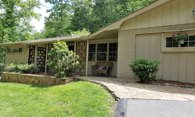 Royal Pines Casa | Hogar tan dulce! Espacio para 10 AÑADIR una cabaña de al lado para 4 personas más. # 878525