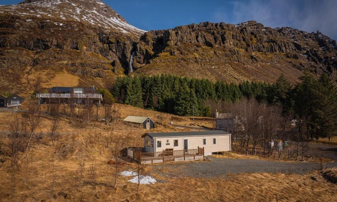 Hofn Casa | Home under a waterfall 7 mins from Glacier Lagoon