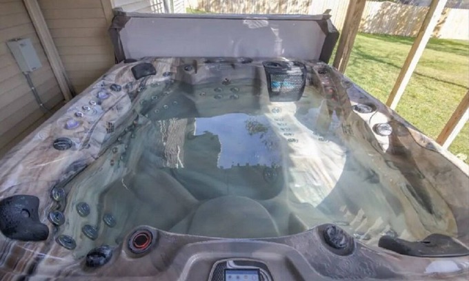 Clive Casa | Home w/Hot Tub -Spacious, Quiet Neighborhood Near Des Moines, IA.