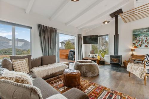 Wanaka Casa | Home with Alpine Views Wanaka