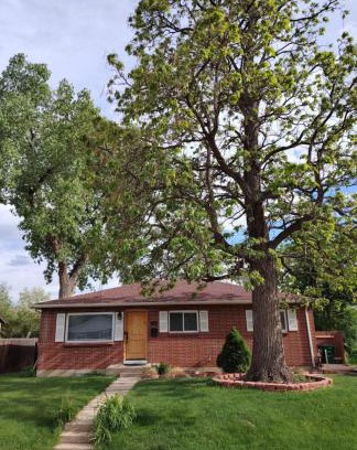Fort Logan Casa | Home with Garden 3BR Perfect Family & Groups