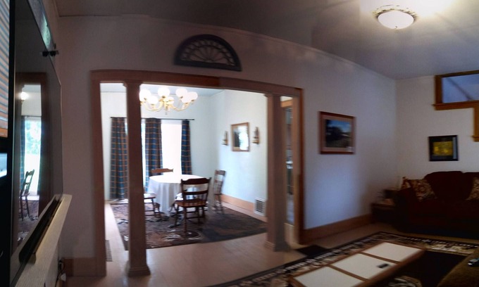 South Bend Casa | Inicio Con Porch Swing (3. 7 millas de Notre Dame)
