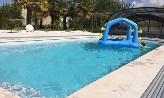 Saint-Martin-des-Entrees Casa | Homerez - Casa con Piscina en Saint-Martin-des-Entrées