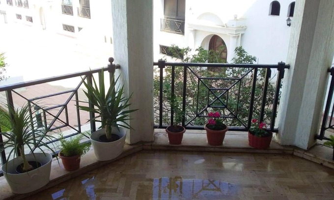 Ain Diab Apartamento | Homerez - 100 m away from the beach! Appartement for 4 ppl. with shared pool
