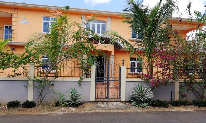 Trou aux Biches Apartamento | Homerez - 300 m away from the beach! Appartement for 5 ppl. at Trou-aux-Biches