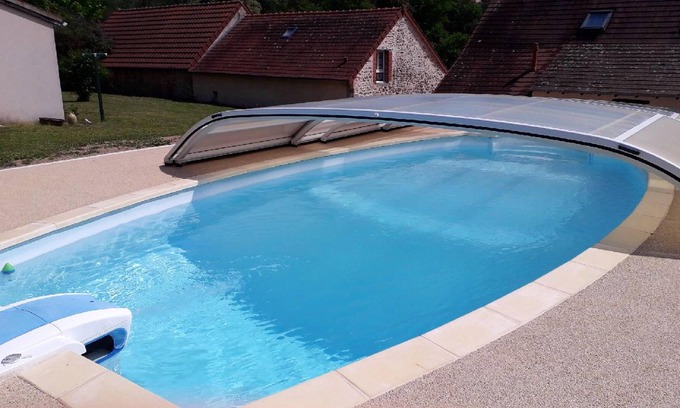 Saint-Victor Casa | Homerez - Casa para 4 pers. con piscina compartida y terraza en Estivareilles