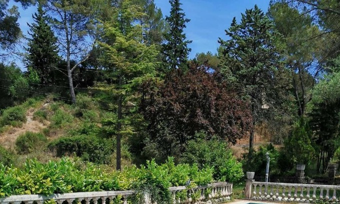 Berre-des-Alpes Apartamento | Homerez - Apartement for 12 ppl. with shared pool and terrace at Berre-les-Alpes