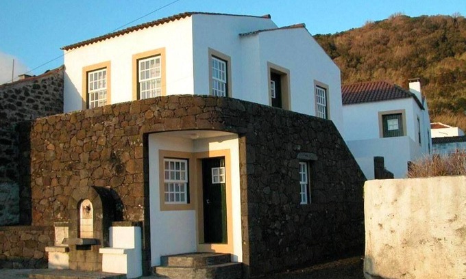 Lajes do Pico Apartamento | Homerez - Apartamento para 2 pers. con vistas al mar y terraza en Lajes Do Pico