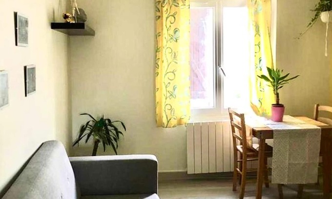 Stains Apartamento | Homerez - Beautiful apartement for 2 ppl. with balcony at Stains