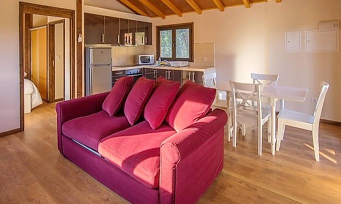 Branca Chalet De Esquí | Homerez - Chalet a la montaña para 2 pers. con piscina compartida y balcón