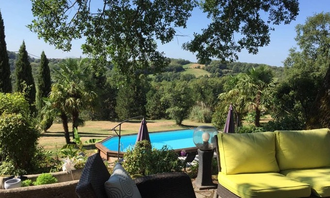 Tudeils Chalet De Esquí | Homerez - Chalet a la montaña para 8 pers. con piscina y jardín en Tudeils