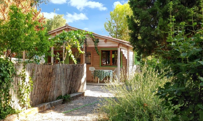 Poussan Chalet De Esquí | Homerez - Chalet en Poussan con jardín
