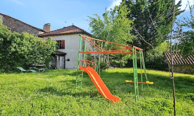 Peyrusse-le-Roc Casa | Homerez - Casa encantadora Peyrusse le Roc, Jardín