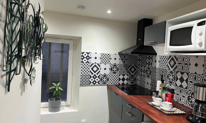 Stains Apartamento | Homerez - Encantador apartamento en Stains con balcón