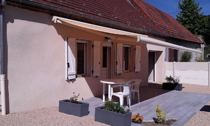 Saint-Victor Casa | Homerez - Casa encantadora con piscina en Estivareilles