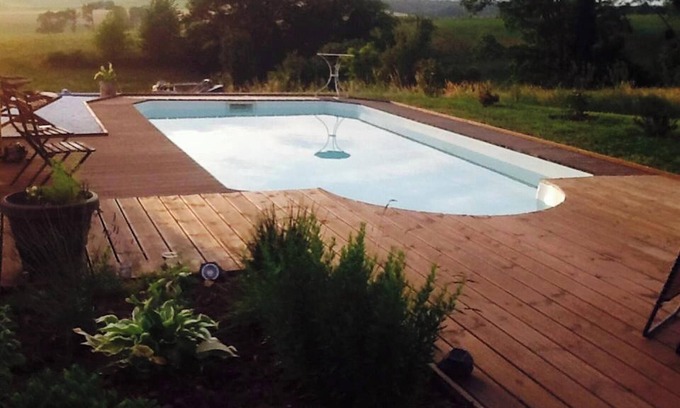 Chateney Casa | Homerez - Casa encantadora en Châteney con piscina compartida