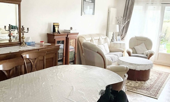 Les Templiers Villa | Homerez - Villa encantadora en Élancourt con jardín privado