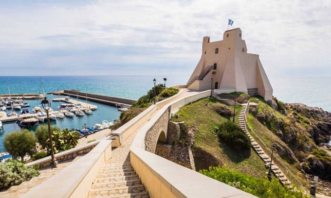 Fondi Villa | Homerez - Villa encantadora en Fondi con chimenea