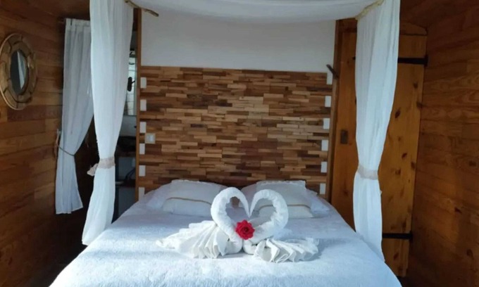 Cabariot Casa | Homerez - Caravana rural con spa en Cabariot