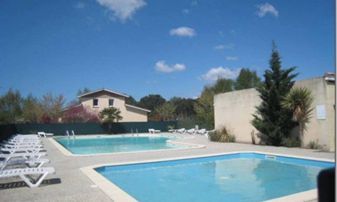 Hourtin Port Casa | Homerez - Casa acogedora en Hourtin 45 m² con piscina compartida en el lugar!