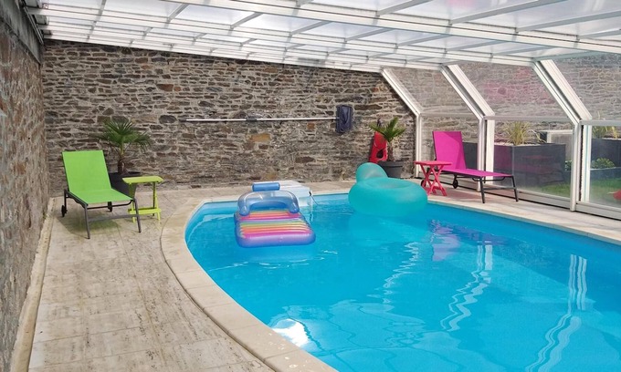 Pontorson Casa | Homerez - Bonita casa para 6 pers. con piscina compartida y jardín en Pontorson