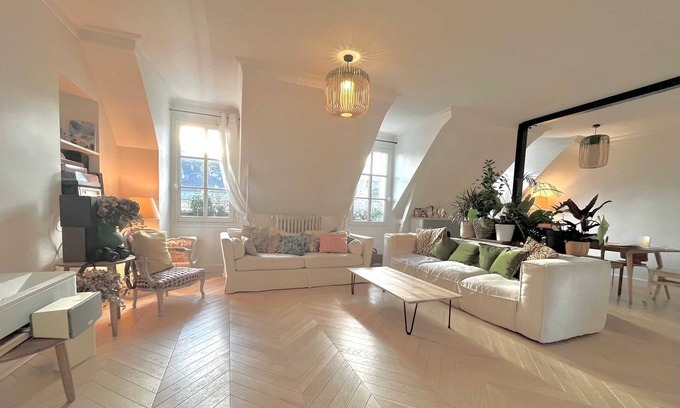 L'Europe Apartamento | Homerez - Apto moderno en París, cerca de Monceau