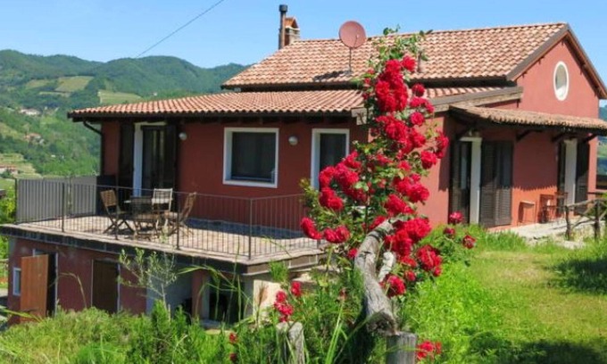 Vesime Casa | Homerez - Nice house for 4 ppl. with shared pool, terrace and balcony at Vesime