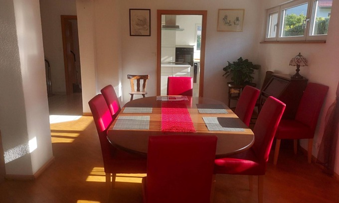 Leymen Apartamento | Homerez - Espacioso apartamento para 6 pers. con jardín y terraza en Leymen