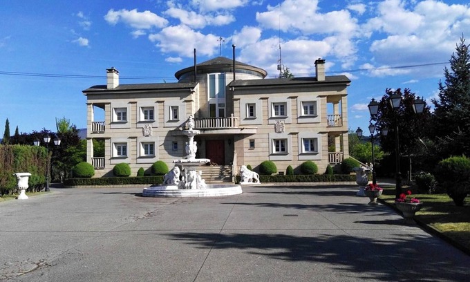 Almazcara Casa | Homerez - Casa espaciosa con piscina y jardín en Congosto