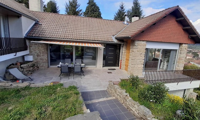 Langogne Casa | Homerez - Casa espaciosa en Langogne, jardín