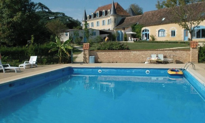 Queyssac Casa | Homerez - Casa espaciosa en Queyssac con jardín