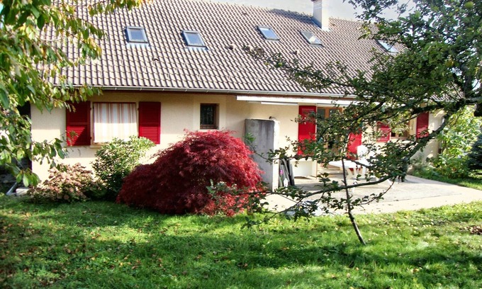 Peron Casa | Homerez - Casa espaciosa en Péron - Terraza