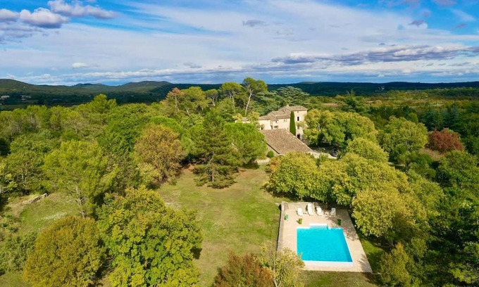 Conqueyrac Villa | Homerez - Grande villa para 12 pers. con piscina, jardín y terraza en Conqueyrac