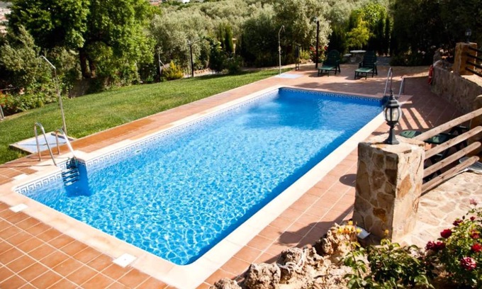 Pozo Alcon Villa | Homerez - Villa for 6 ppl. with swimming-pool, jacuzzi and garden at Pozo Alcón