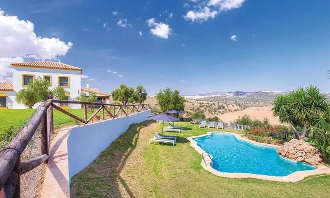 Puerto Serrano Villa | Homerez - Villa en Puerto Serrano